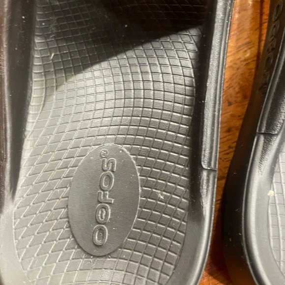 OOFOS Black Comfort Slides - Picture 4 of 7